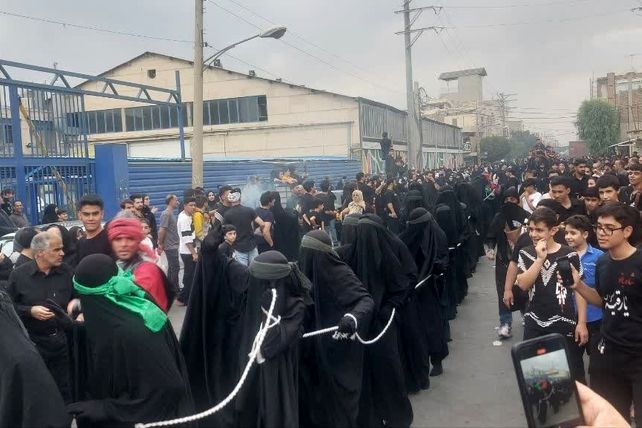 استقبال عزاداران حسینی از کاروان نمادین اسرای کربلا در قم