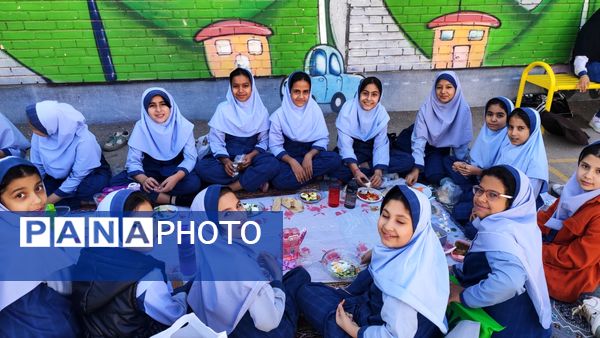 روز جهانی کودک و تخم مرغ در مدرسه شاهد خیر سجادی 