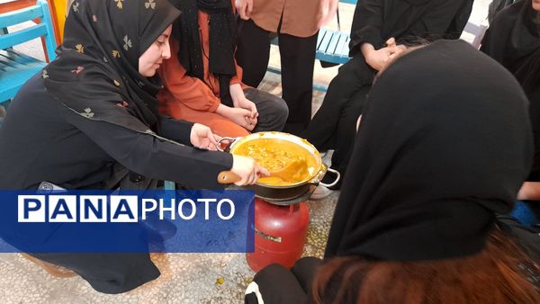 آموزش دوخت مقنعه و پخت و تزیین حلوا در کانون شماره 4 قم