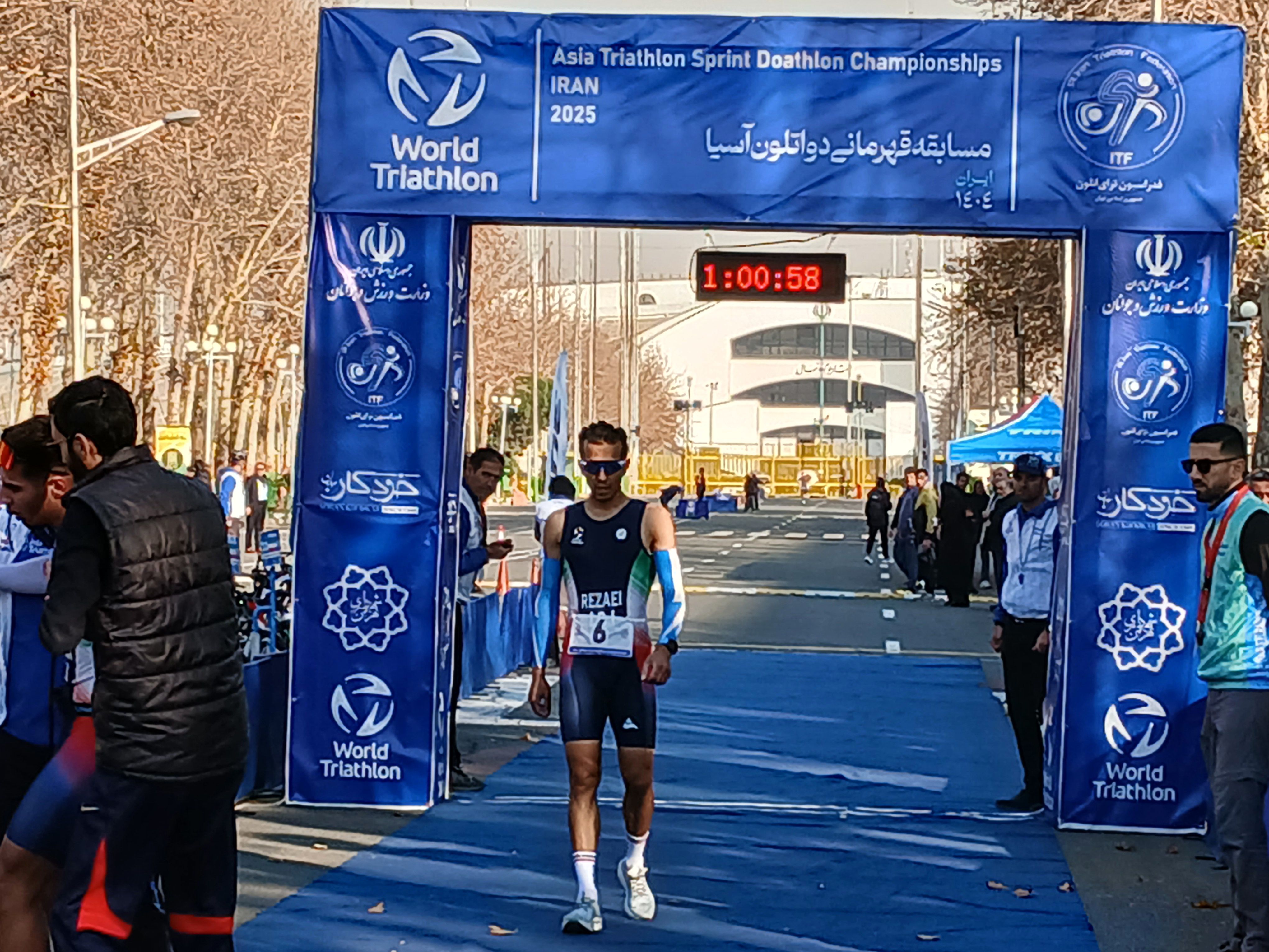 دختران و پسران دواتلون ایران بر بام آسیا ایستادند