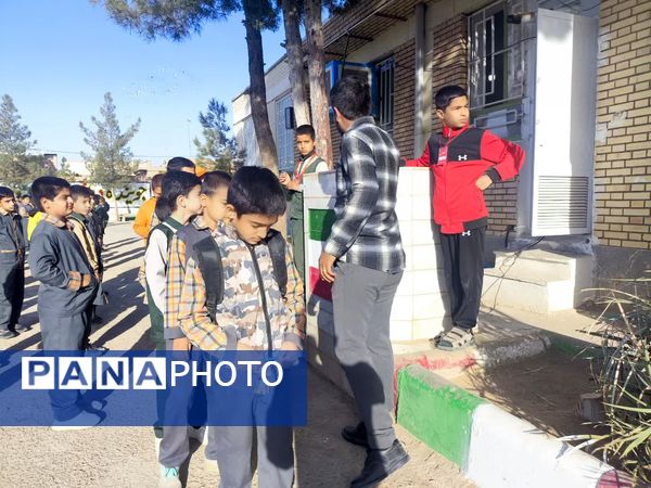 نصب تابلو خبری پانا و تقدیر از دانش آموزان فعال پرورشی  دبستان شهید پسندیده فدافن