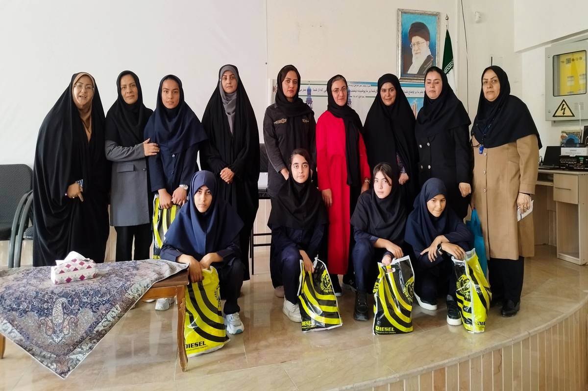 برگزاری کارگاه آموزشی هویت بخشی و سبک زندگی دختران در دبیرستان حجاب بهارستان