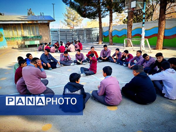 مانور زلزله در دبیرستان میثاق