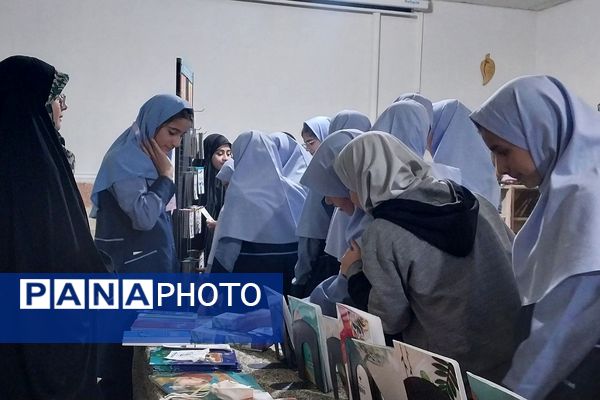 هفته کتاب و کتابخوانی در مدارس ناحیه دو شهرری 
