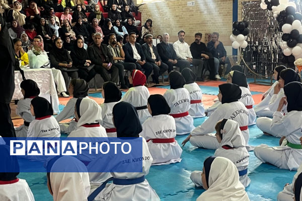 تجلیل از خیرخانه تکواندو آباده و اهدا مدال به تکواندوکاران مسابقات استانی
