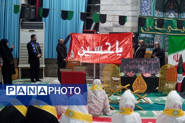 اعتکاف دانش‌آموزی با توزیع بسته «ایرانمون»