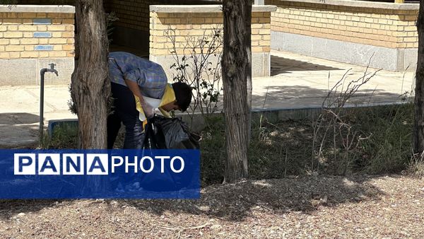 پاکسازی طبیعت توسط دانش‌آموزان پیشتاز استان مرکزی در پیش اردوی ملی