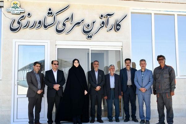 بازدید فرماندار و مدیر آموزش و پرورش مه ولات از مجموعه هنرستان کشاورزی امام خمینی (ره)