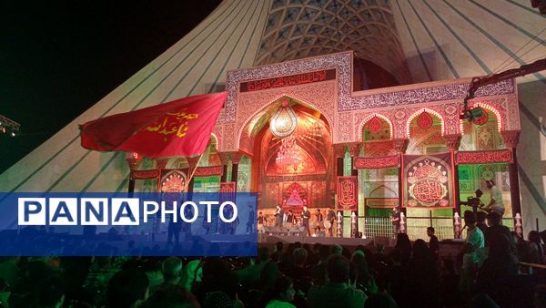 شکوه سوگ در میدان آزادی
