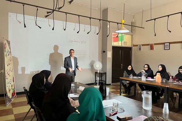 کارگاه آموزشی «مهارت‌های برقراری ارتباط با نوجوان » در هنرستان قدس ناحیه دو شهرری 