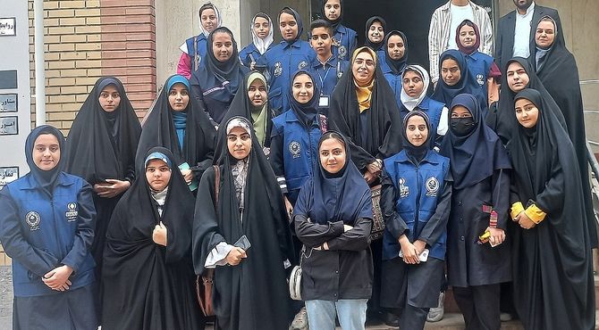 دانش‌آموز خبرنگار به دنبال حقیقت است 