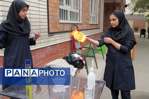 مراسم هفته پژوهش در دبیرستان بانو عفت آهنگری شهرری