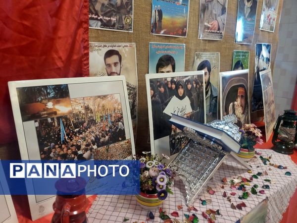 نواختن زنگ استانی مهر، ایثار و مقاومت در مدرسه نمونه دولتی ۹ دی به مناسبت آغاز سال تحصیلی و هفته دفاع مقدس