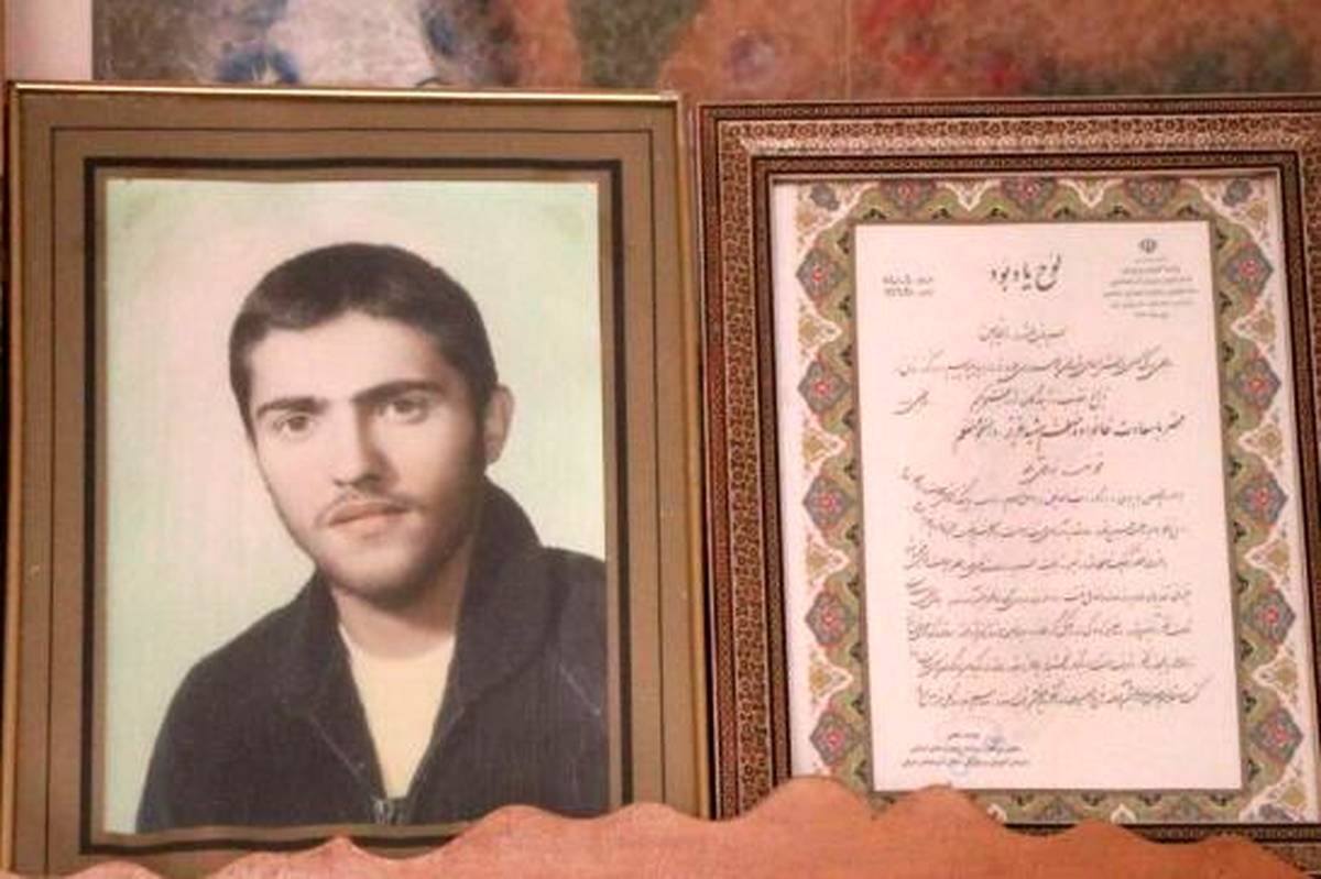 روایتی از معلم شهیدی که دانشآموزان روستایی را به شهربازی برد