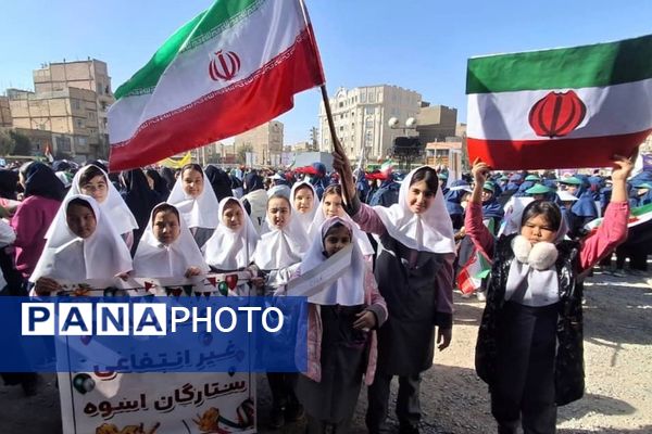 حضور پرشور دانش‌آموزان در راهپیمایی ۱۳آبان منطقه کهریزک 