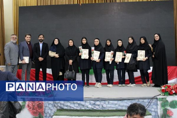مراسم تجلیل از دانش‌آموزان برتر و پذیرفته شدگان کنکور 1404 در اندیمشک