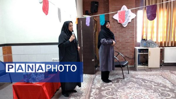 تقدیر از دانش‌آموزان فعال دبیرستان شهیده محبوبه دانش 