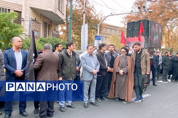 شکوه حضور فرهنگیان مناطق تهران در تشییع شهید گمنام