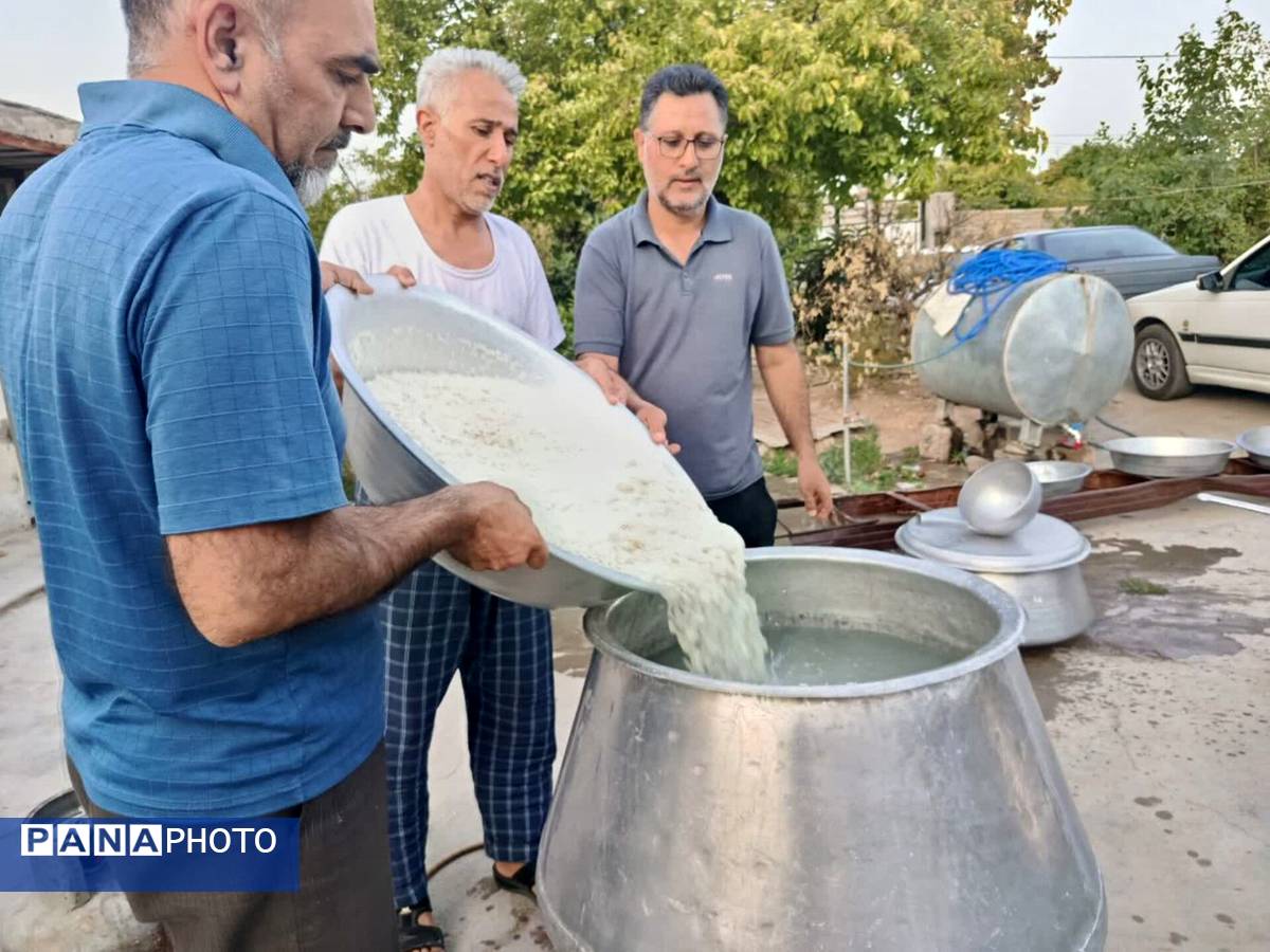 پخت و توزیع نذری در روز تاسوعای حسینی روستای حسن آباد داراب استان فارس