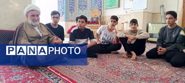 مراسم معنوی اعتکاف دانش‌آموزان پسر ابرکوهی در مسجد چهارده معصوم 