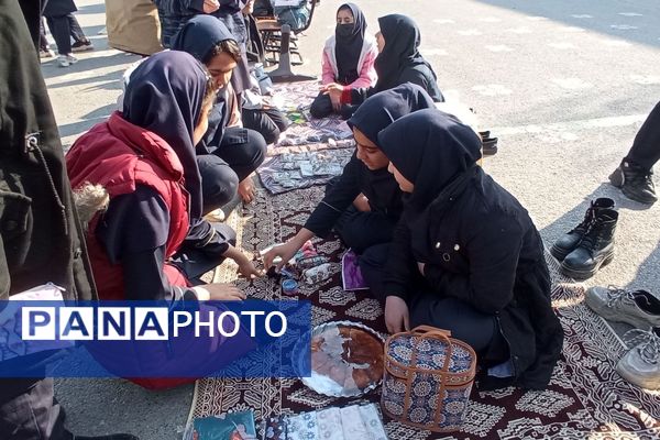 برپایی بازارچه‌ دانش‌آموزی در دبیرستان دلیری مشهد