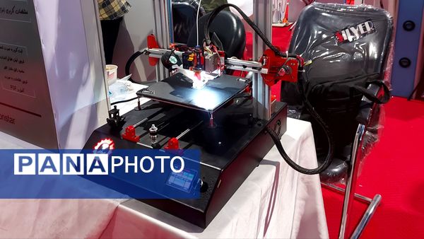 غرفه افتخارات و دستاوردهای هنرستان استعدادهای درخشان امیرکبیر ناحیه شش 