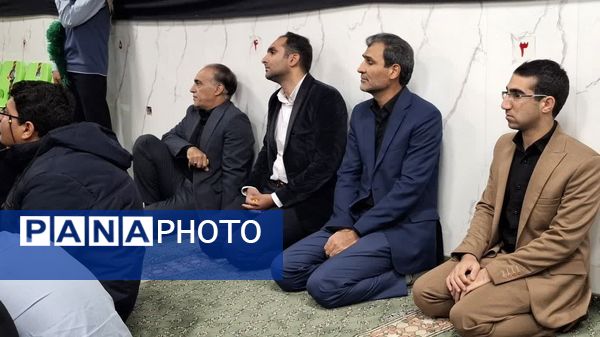 استقبال دانش‌آموزان دبیرستان هفده شهریور از پیکر مطهر شهید گمنام