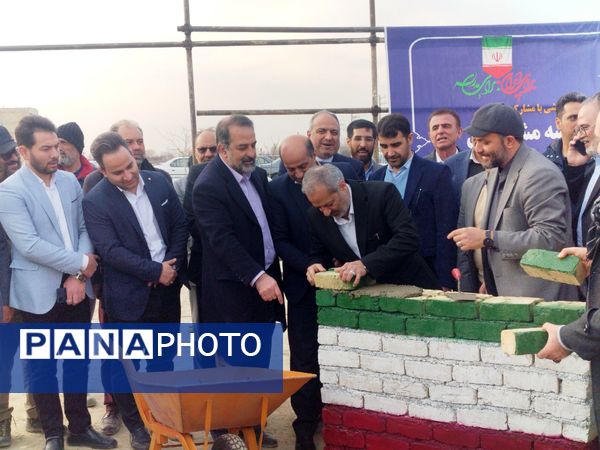 آیین خشت گذاری ۸ مدرسه ۲۱ کلاسه با حضور وزیر آموزش و پرورش در ملارد 