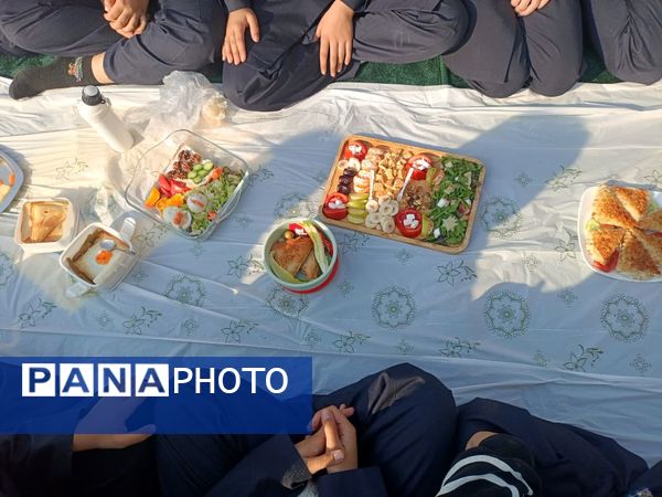جشنواره صبحانه سالم در دبیرستان علی افشارنژاد ناحیه۶ مشهد