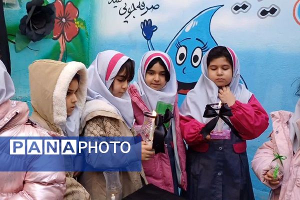 ایستگاه صلواتی در دبستان سارا، میزبان دل‌های کوچک در سوگ حضرت فاطمه(س) بود