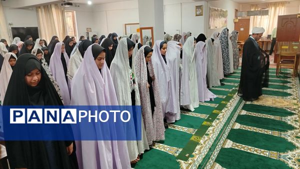 اقامه نماز جماعت ظهر و عصردر دبیرستان شهید مجید دهنوی 