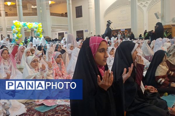 برگزاری جشن ۱۰۰۰ دانش‌آموز دختر روزه اولی در شیراز