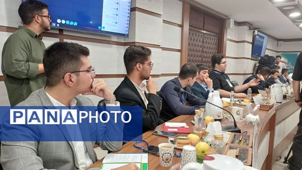 دانش‌آموزان در مسیر ساخت ایران