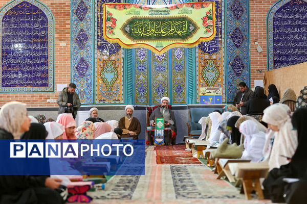 هم‌نشینی معنویت و تعلیم در مسجد