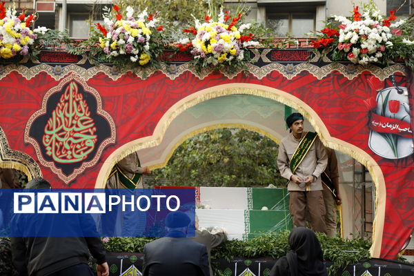 وداع باشکوه مردم با شهدای گمنام در قلب پایتخت