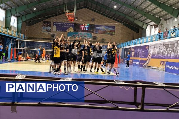 جدال حساس هفته دوم لیگ برتر با برتری قاطع میهمان پایان یافت