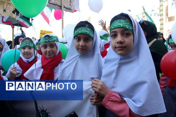 راهپیمایی ۱۳ آبان روز غلبه بر استکبار جهانی دانش‌آموزان شهر یزد