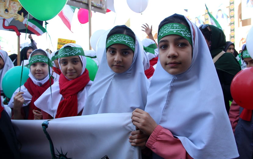 راهپیمایی ۱۳ آبان روز غلبه بر استکبار جهانی دانش‌آموزان شهر یزد