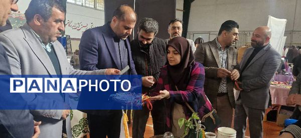 افتتاح نمایشگاه دست‌سازه‌های هنرجویان هنرستان‌های محمودآباد 