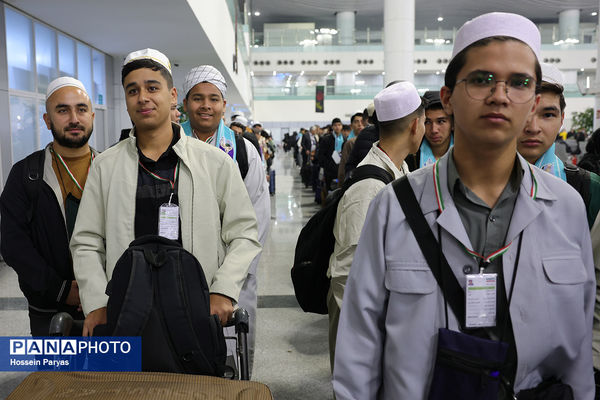 آیین بدرقه دانش‌آموزان و مربیان عمره‌گزار به سرزمین وحی