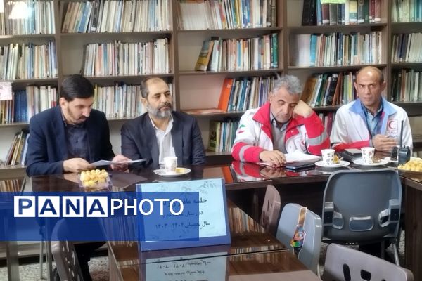 جلسه هماهنگی مانور زلزله در کتابخانه مدرسه غدیر یک قدس