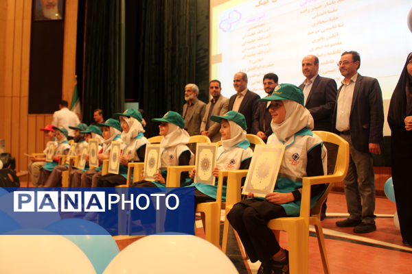 آیین تقدیر از برگزیدگان جشنواره سفیران سلامت استان قم