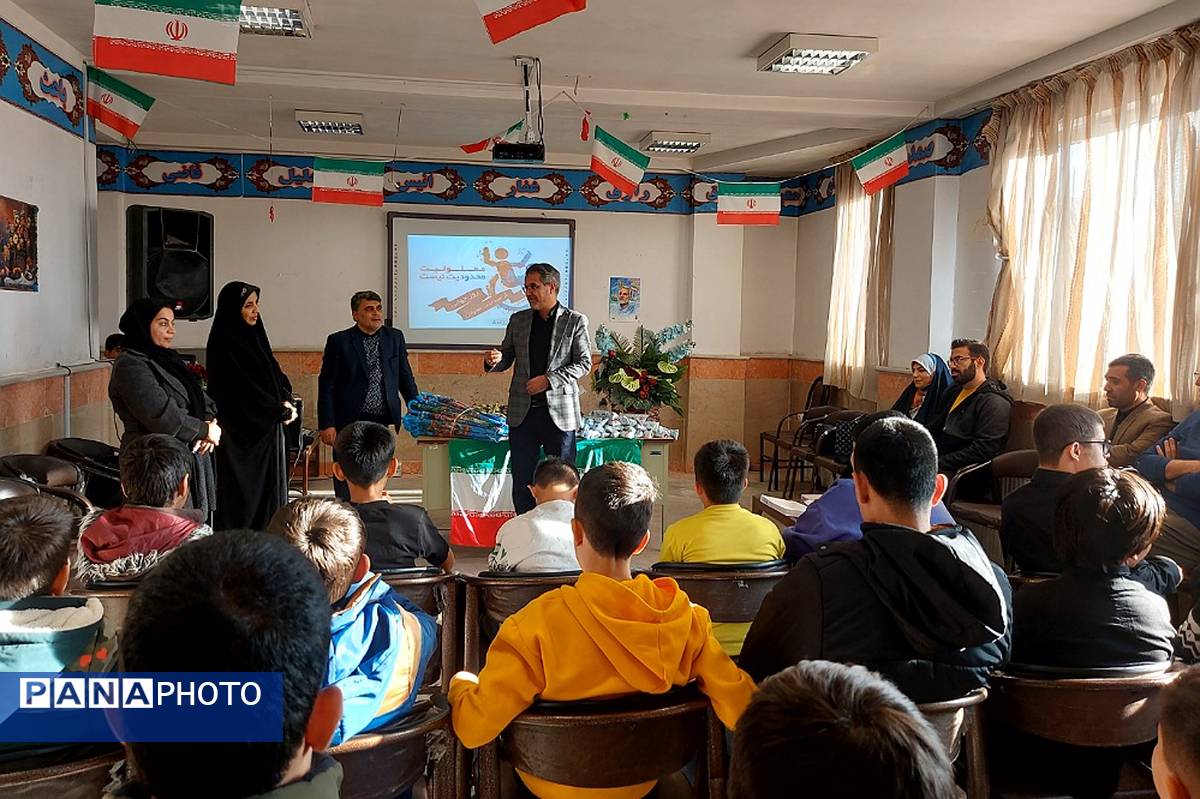 بزرگداشت روزجهانی معلول در مدرسه شهدای تقی زاده ۴