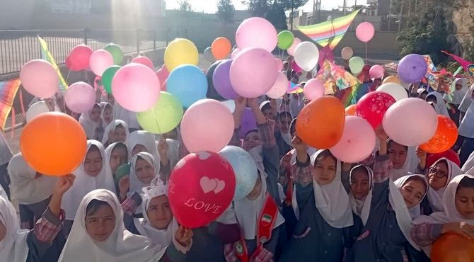 جشن جهانی روز کودک در مدرسه شهید عامل هوشمند شهرستان زارچ