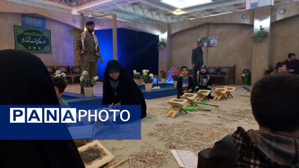 استقبال مردم از نمایشگاه بین المللی قرآن کریم در روز‌های پایانی سال