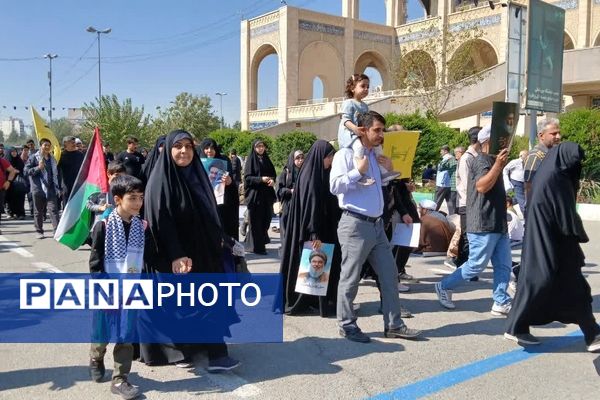 برگزاری نماز جمعه نصر به امامت رهبر معظم انقلاب اسلامی 