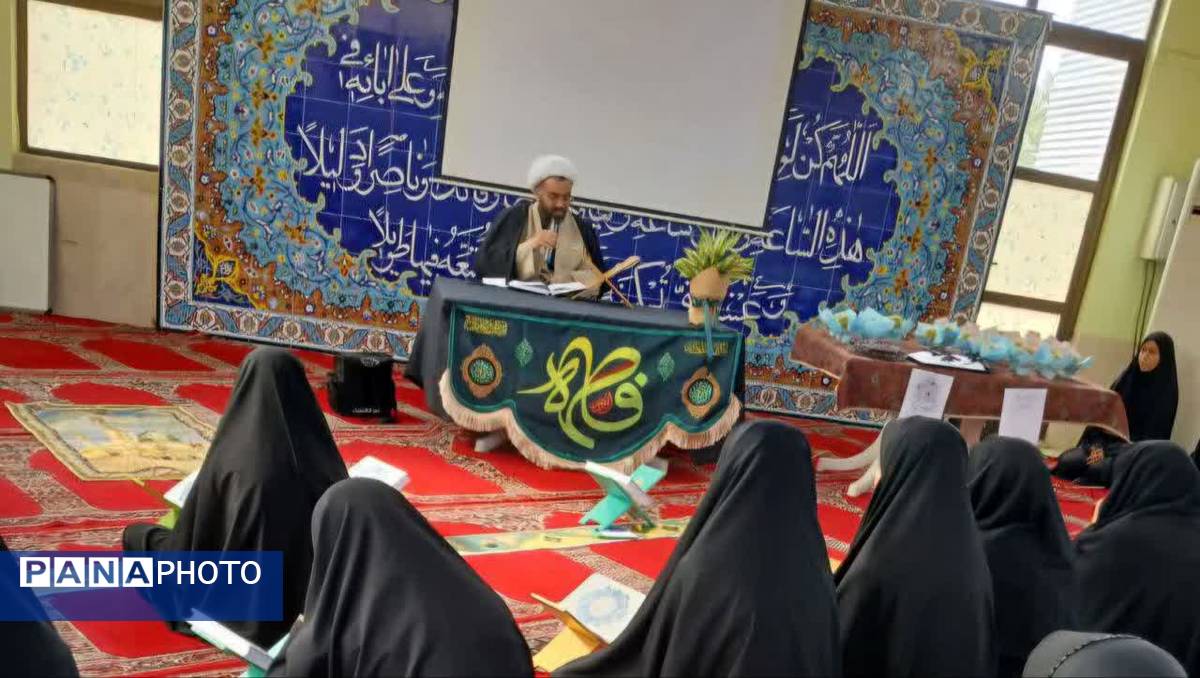 در پرتو آیات الهی؛ روایت لحظاتی از نور و اندیشه