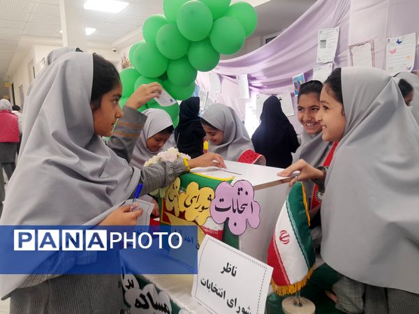 انتخابات شورای دانش آموزی در دبستان پورشهریاری