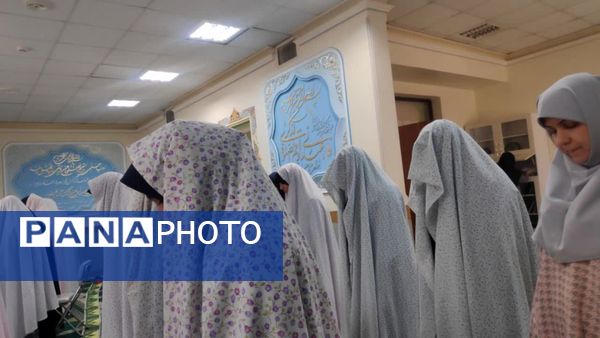 عطر بندگی در مدرسه اقامه نماز جماعت