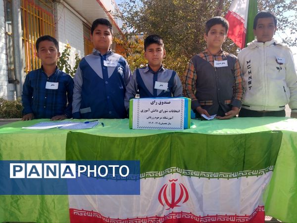 انتخابات شورای دانش آموزی در مدرسه زرتاش خلیل آباد